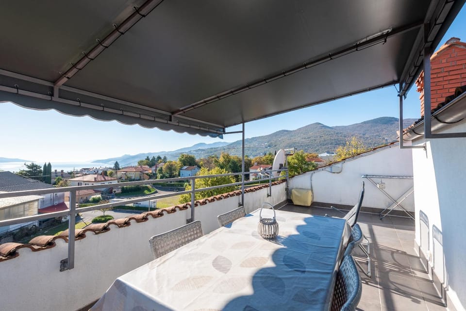 Natural landscape, Balcony/Terrace, Seating area, Mountain view, Sea view