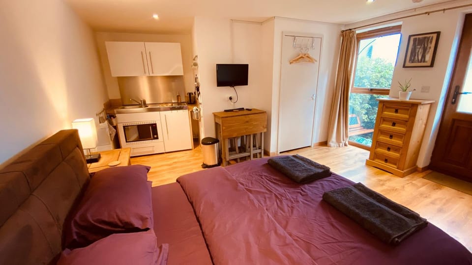 Bed, Photo of the whole room
