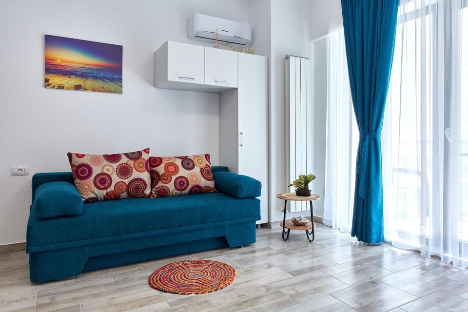 Living room, Photo of the whole room, Seating area, internet, air conditioner
