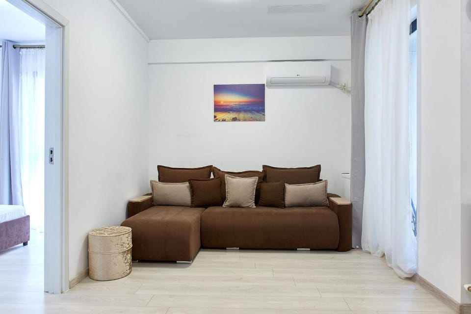 Living room, Seating area, air conditioner