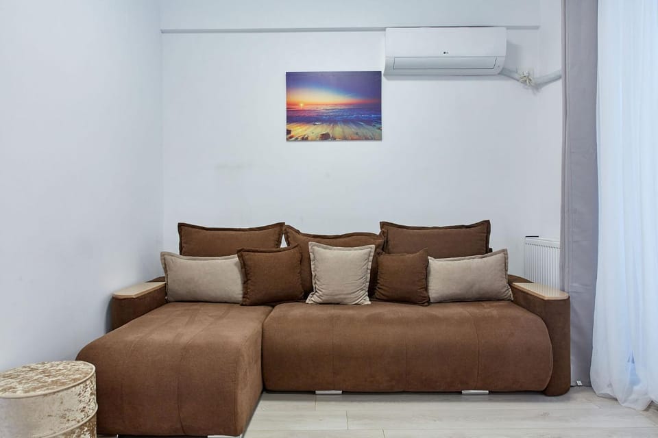 Living room, Seating area, air conditioner
