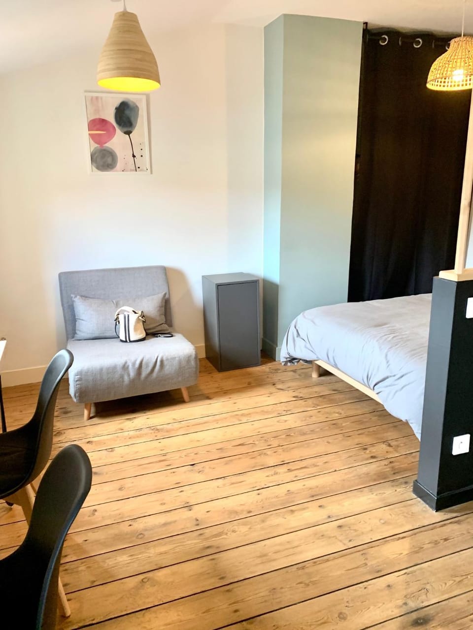 Bed, Living room