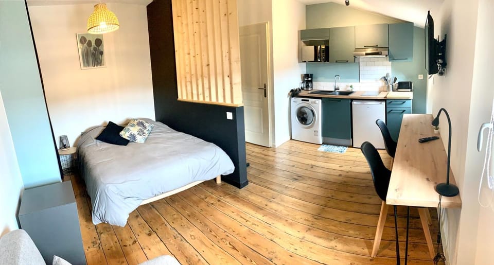 Bed, Living room, kitchen