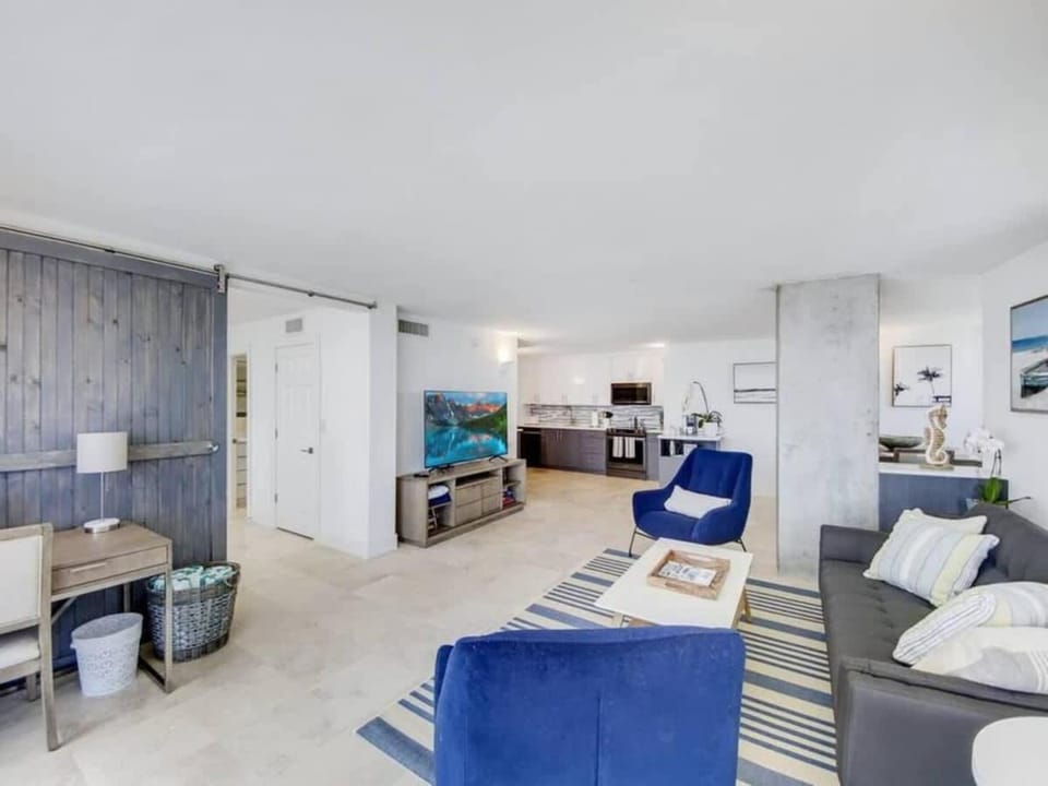 Luxury beachfront Condo by Dream Vacation House in Fort Lauderdale