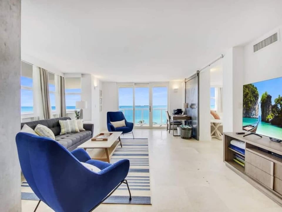 Luxury beachfront Condo by Dream Vacation House in Fort Lauderdale