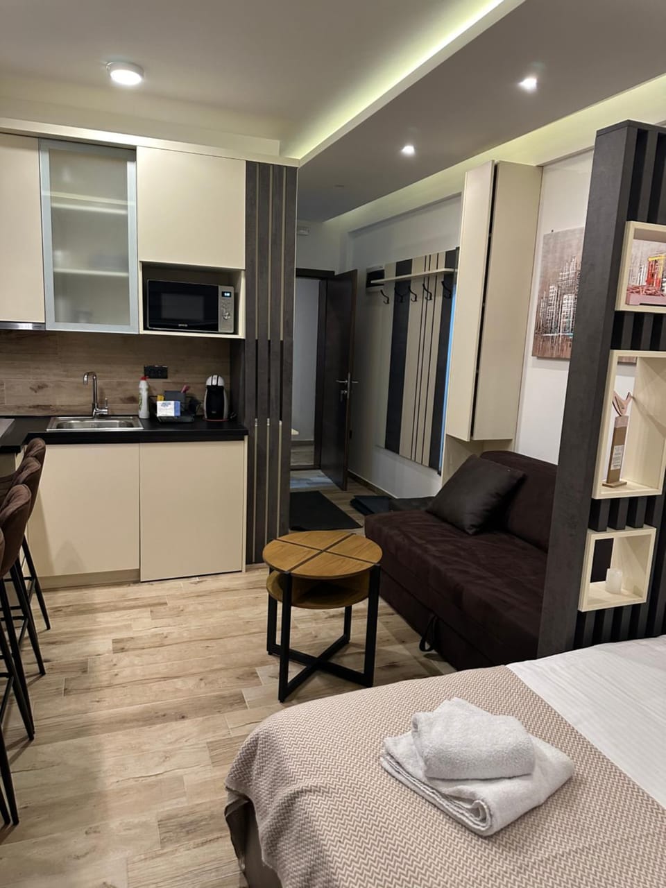 Kitchen or kitchenette, Seating area, minibar