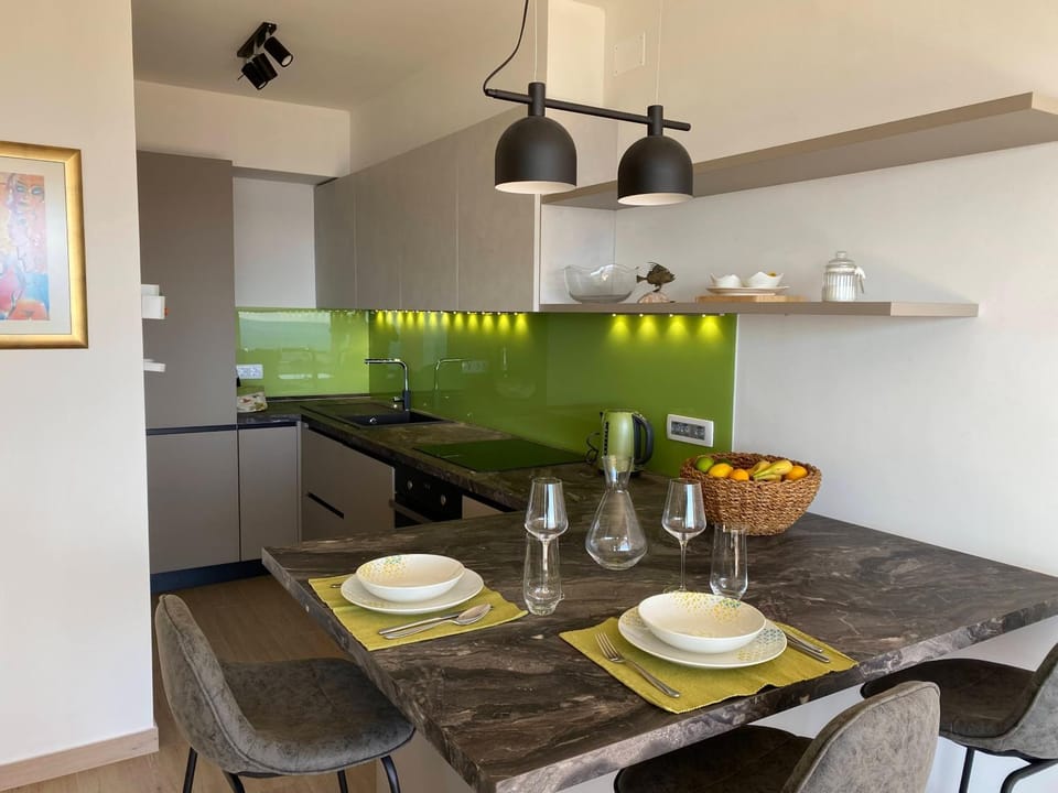 Kitchen or kitchenette, Communal kitchen