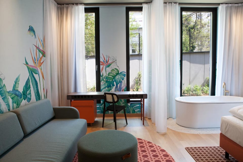Bed, Living room, Photo of the whole room, Seating area, Bedroom, furniture