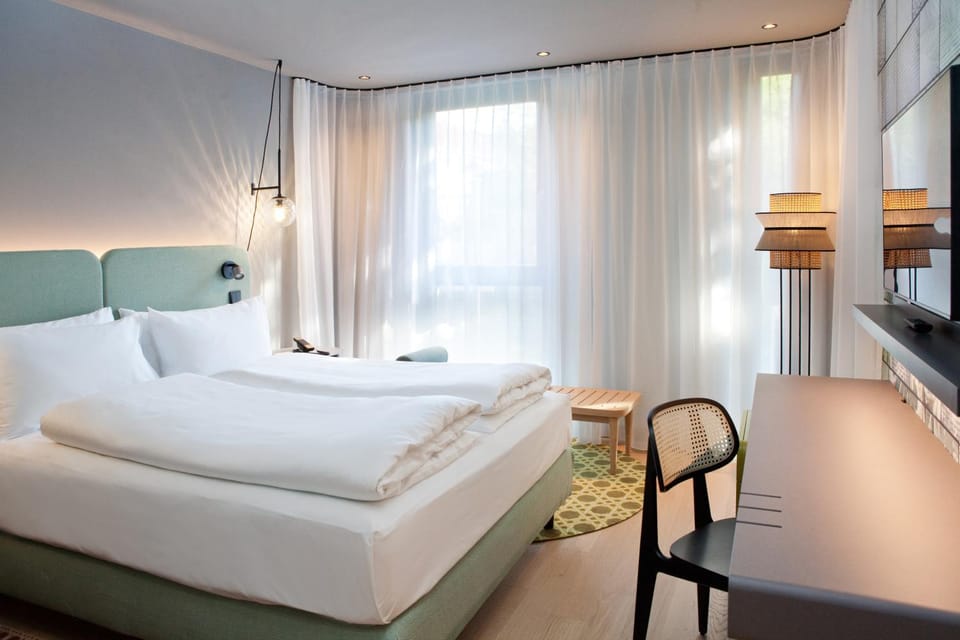 Bed, TV and multimedia, Photo of the whole room, Seating area, Bedroom, towels