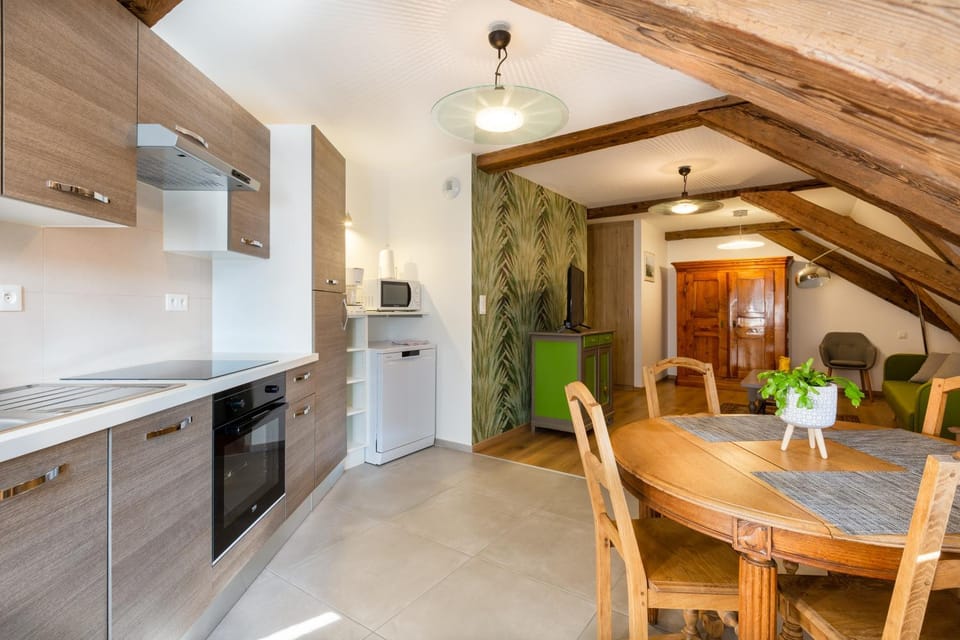 Dining area, oven, stove