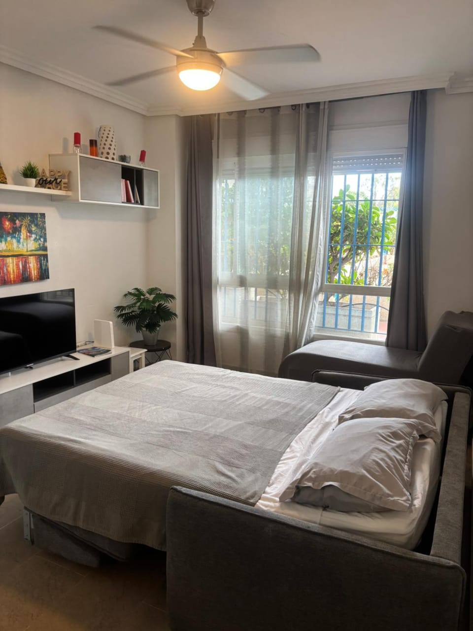 Bed, Living room