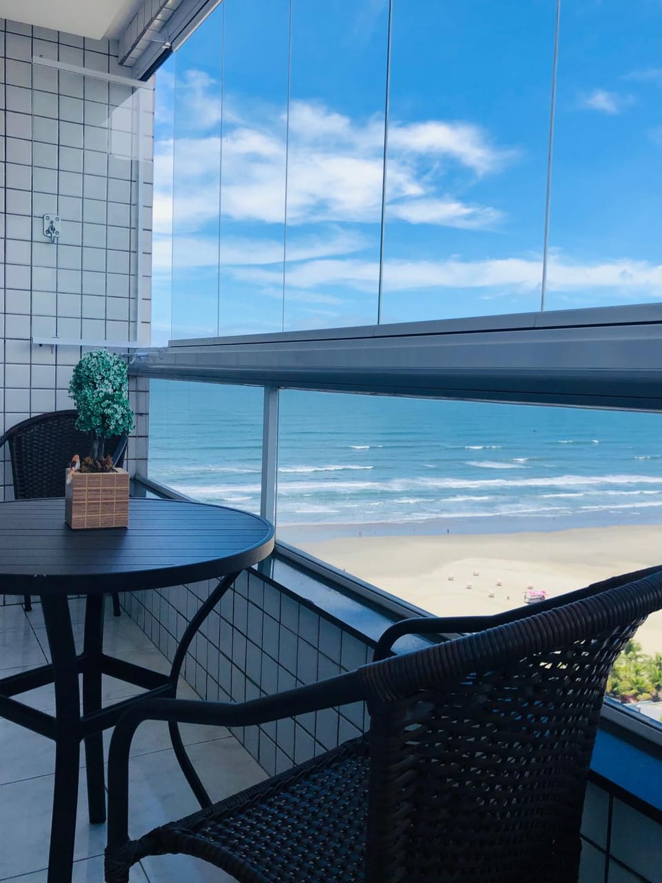 Apto com vista mar PÉ NA AREIA Apartment in State of São Paulo