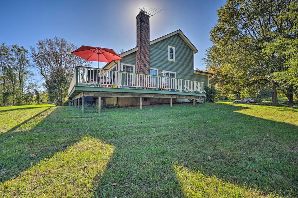 Lovettsville Cottage in Heart of Wine Country House in Catoctin