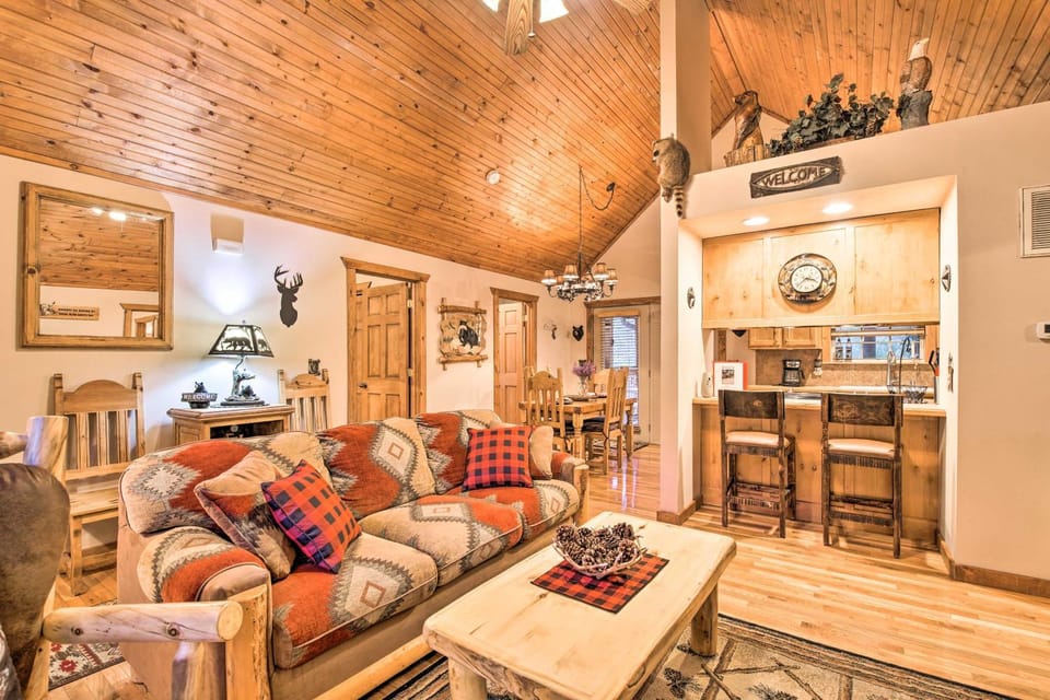 Resort Perks! Woodsy Family Retreat Near SDC House in Table Rock Lake