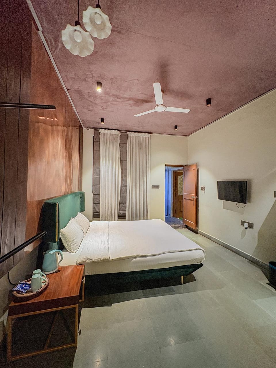 Photo of the whole room, Bedroom