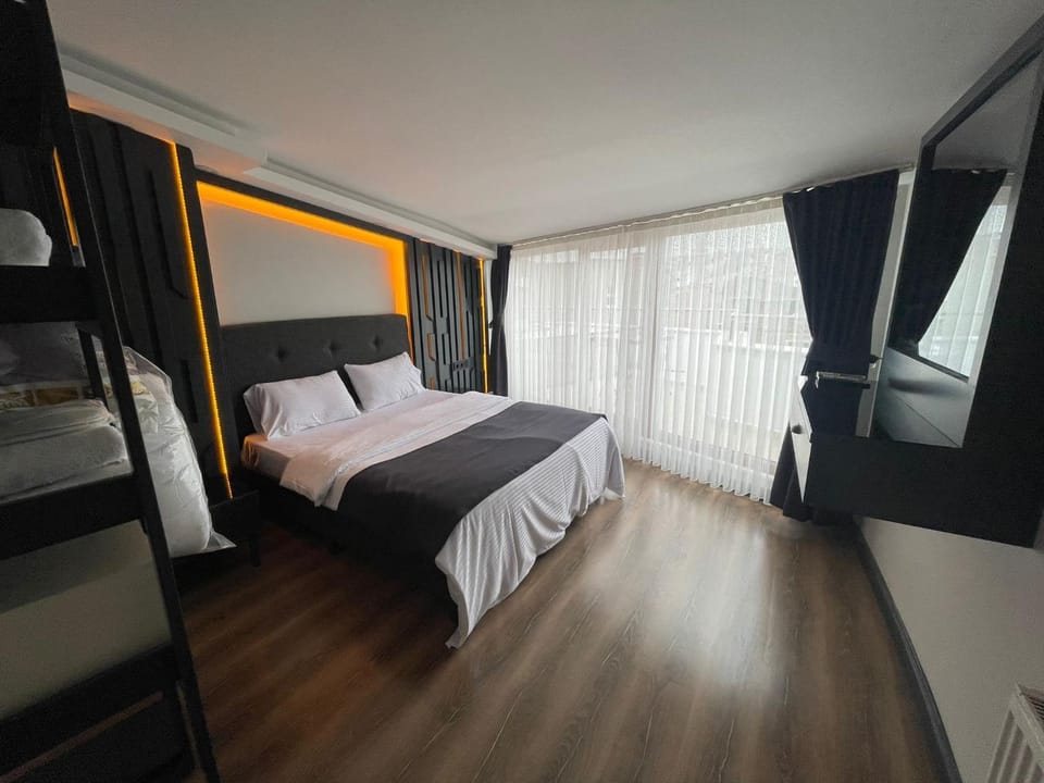Communal lounge/ TV room, Bed, TV and multimedia, Photo of the whole room, Evening entertainment, Bedroom