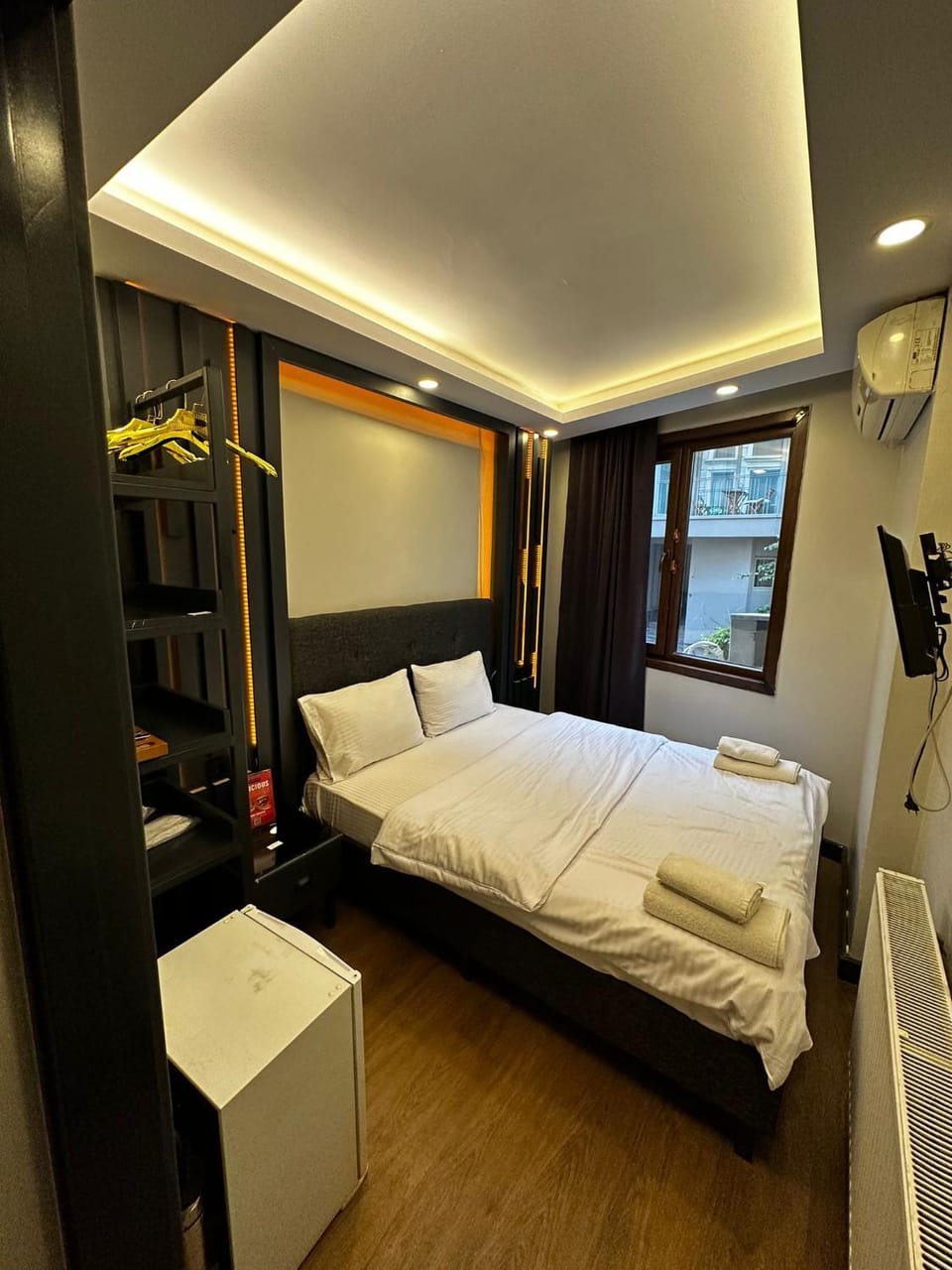 Bed, Photo of the whole room, Bedroom, towels, air conditioner