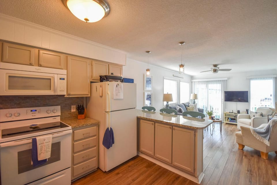 Coastal Condo w/ Public Atlantic Beach Access House in Atlantic Beach