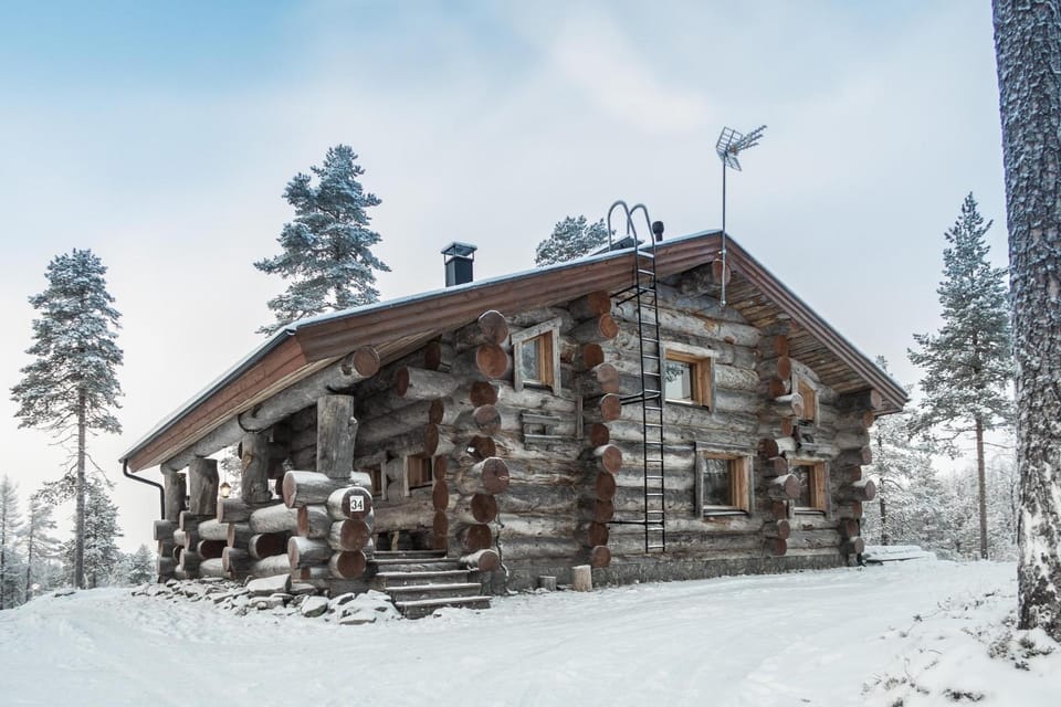 Spectacular Rural Log House with 2 Saunas next to a beautiful lake House in Lapland
