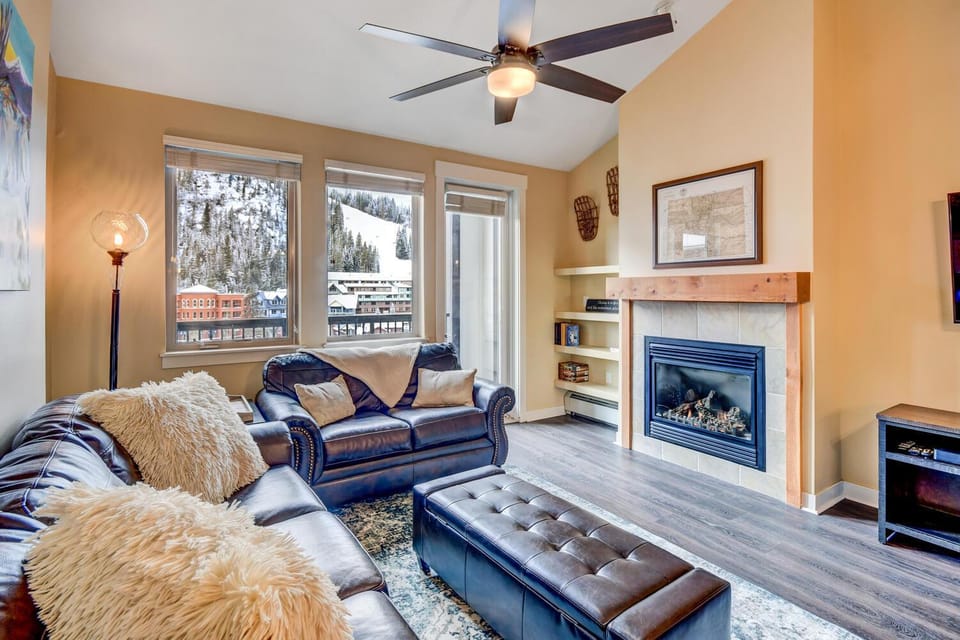 Ski School, Skiing, Living room, Mountain view, flat iron
