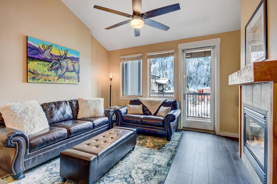 Living room, Mountain view