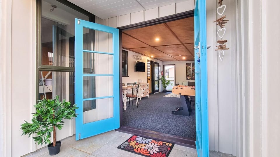Patio, Facade/entrance