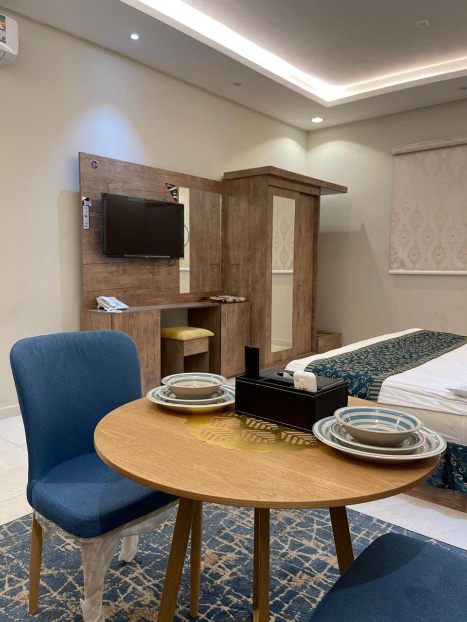 Seating area, Dining area