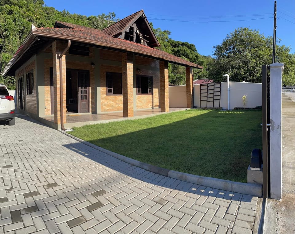 Casa Tijolinho a Vista - 150 mt praia House in Florianopolis