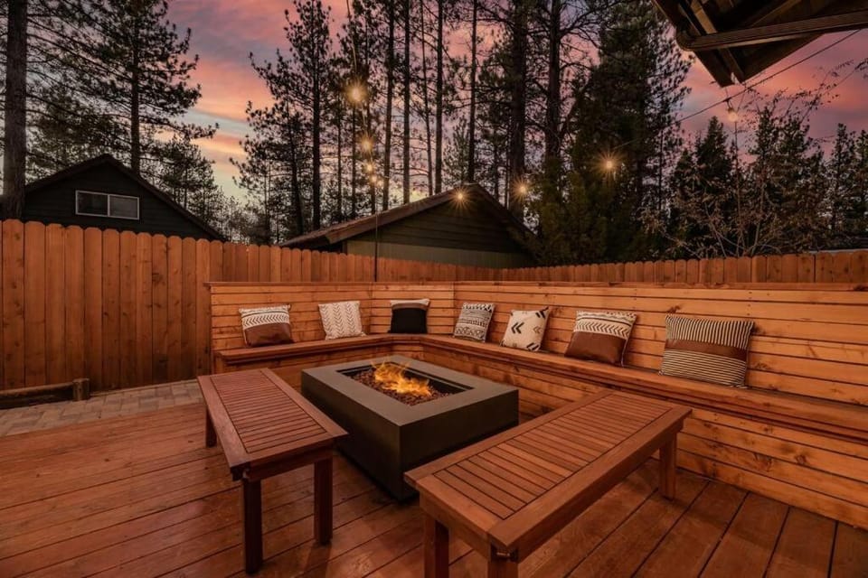 Modern Split Level Cabin -Hot Tub & Game Room Cabin in Big Bear