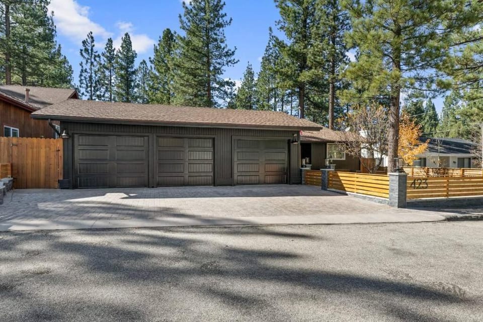 Modern Split Level Cabin -Hot Tub & Game Room Cabin in Big Bear