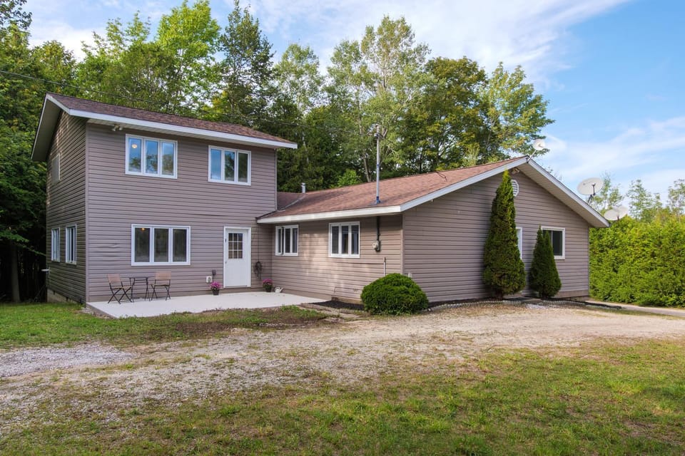 Stephen's Cottage Wiarton House in South Bruce Peninsula