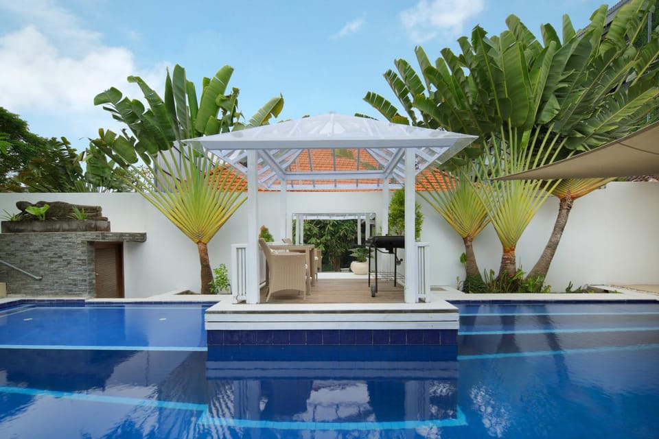 BBQ facilities, Pool view