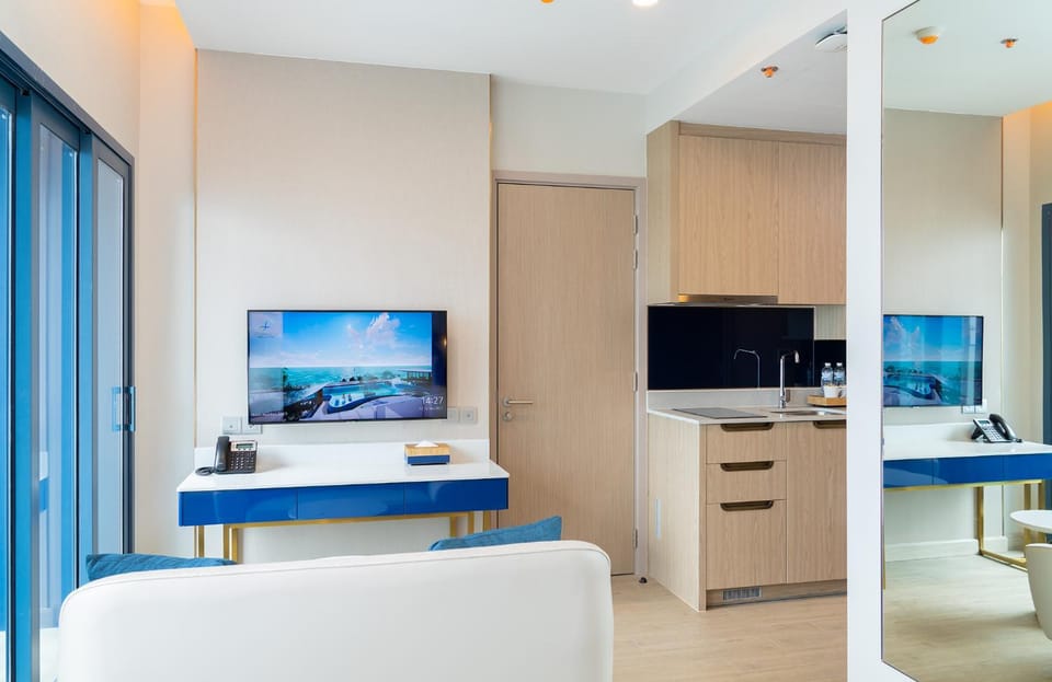 Communal lounge/ TV room