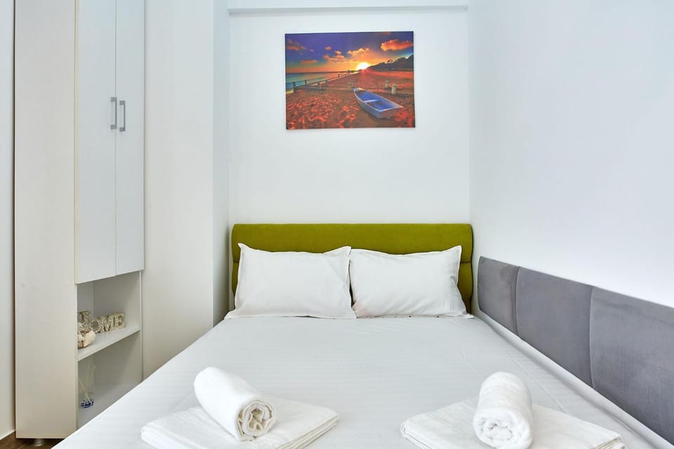 Bed, Photo of the whole room, Bedroom, towels, wardrobe