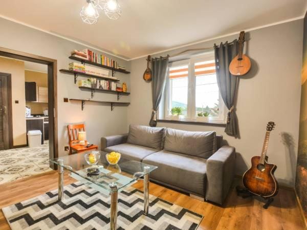 Apartament Folkowy Wujek pod Gromadzyniem Apartment in Poland