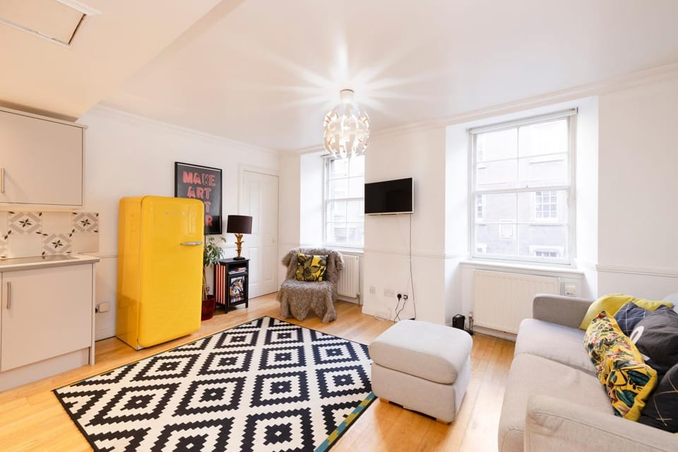 Living room, Photo of the whole room, Seating area, Dining area