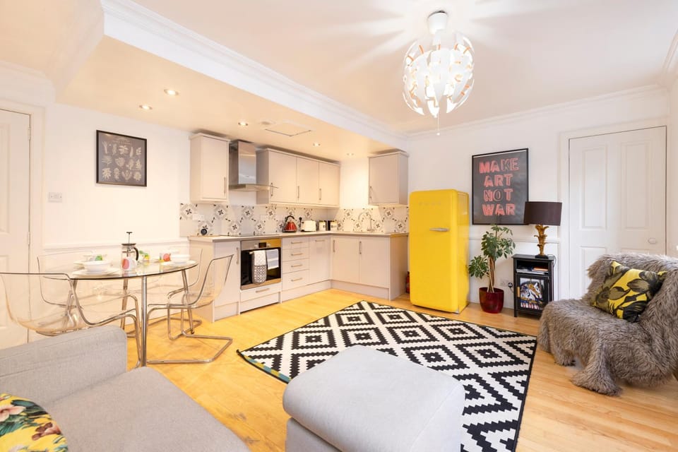 Kitchen or kitchenette, Living room, Seating area