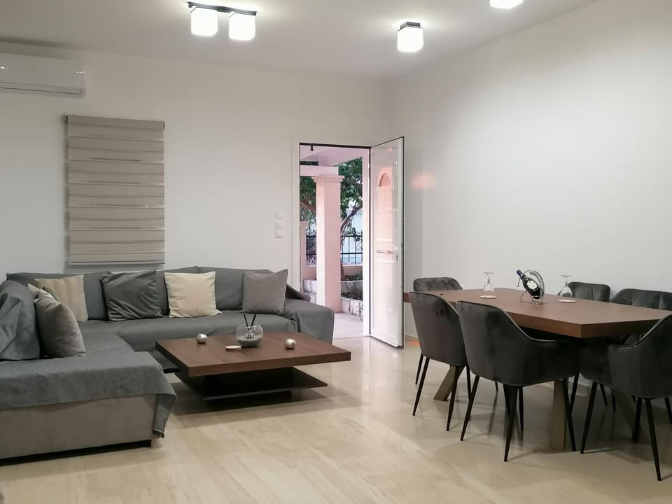 Seating area, Dining area