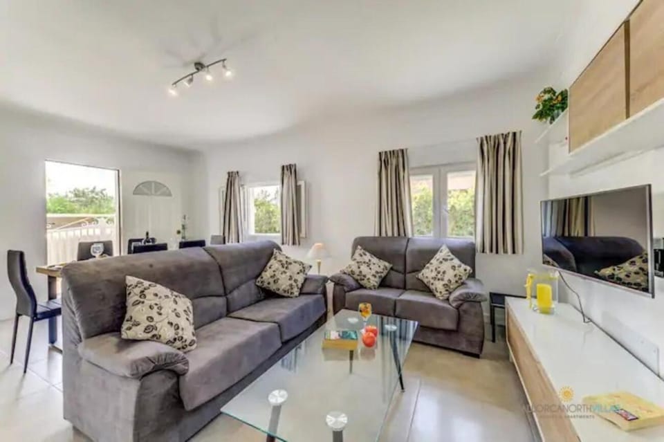 Communal lounge/ TV room, Living room