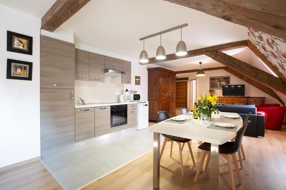 Dining area, kitchen