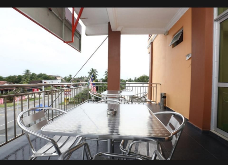 Patio, Restaurant/places to eat, Balcony/Terrace