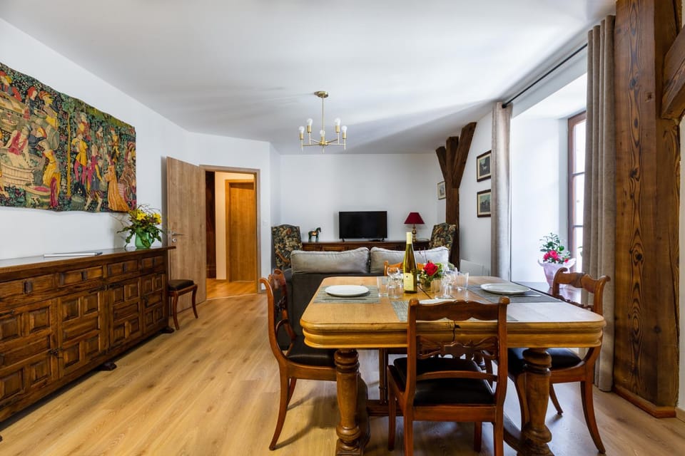 TV and multimedia, Living room, Dining area