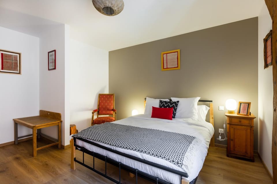 Bed, Photo of the whole room, Bedroom