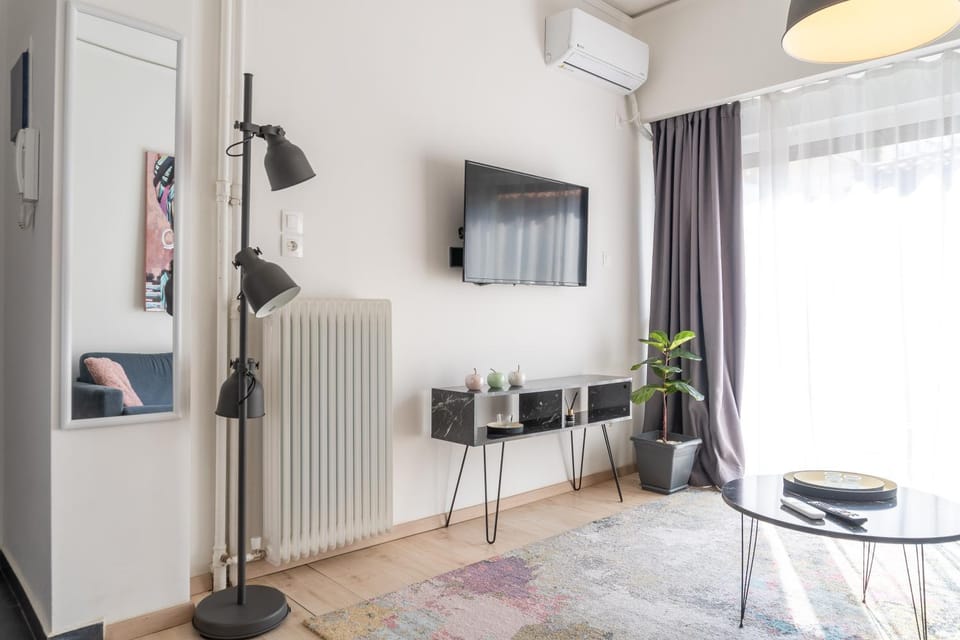 TV and multimedia, Living room, Seating area, Dining area, Evening entertainment, internet, air conditioner