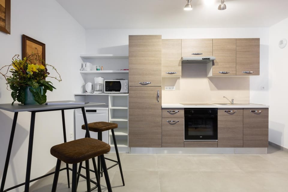 Dining area, dishwasher, stove