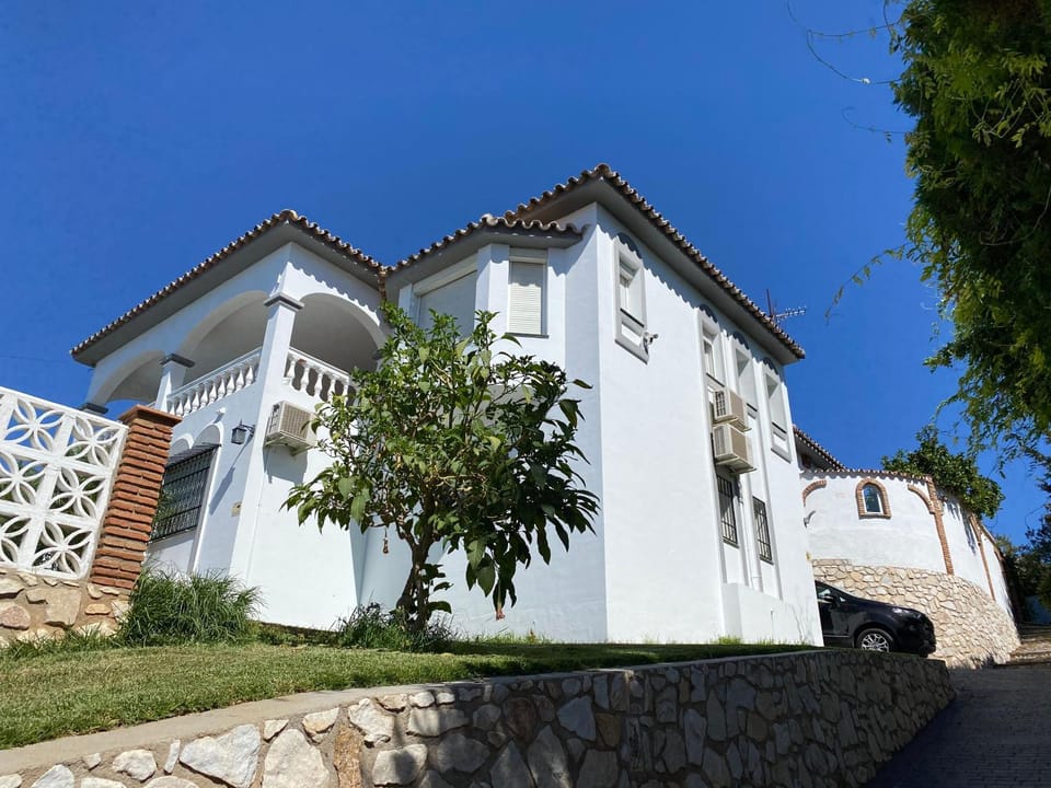 Villa with a big garden and heated pool Villa in Costa del Sol