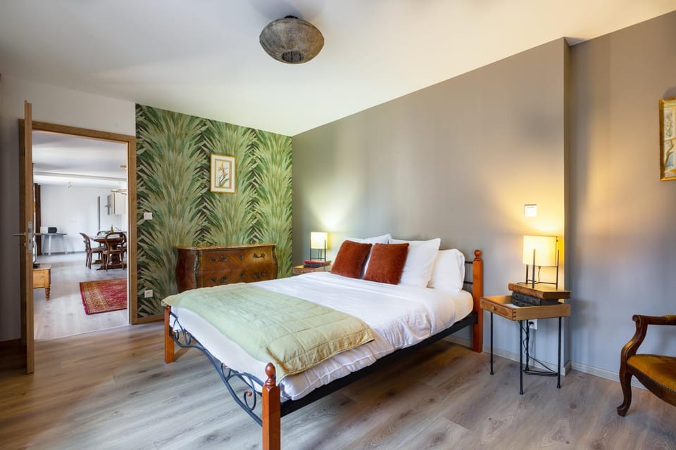 Bed, Photo of the whole room