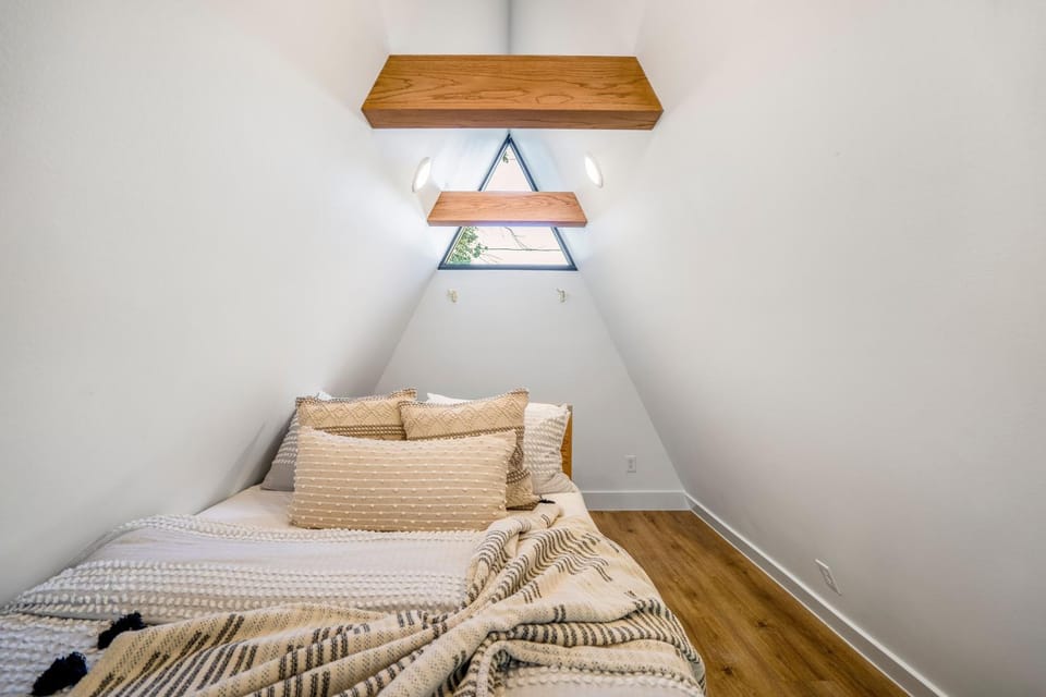 Unique A-frame Tiny House in Houston Central Apartment in Harris County