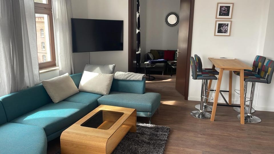 TV and multimedia, Living room, Seating area, Dining area, Evening entertainment