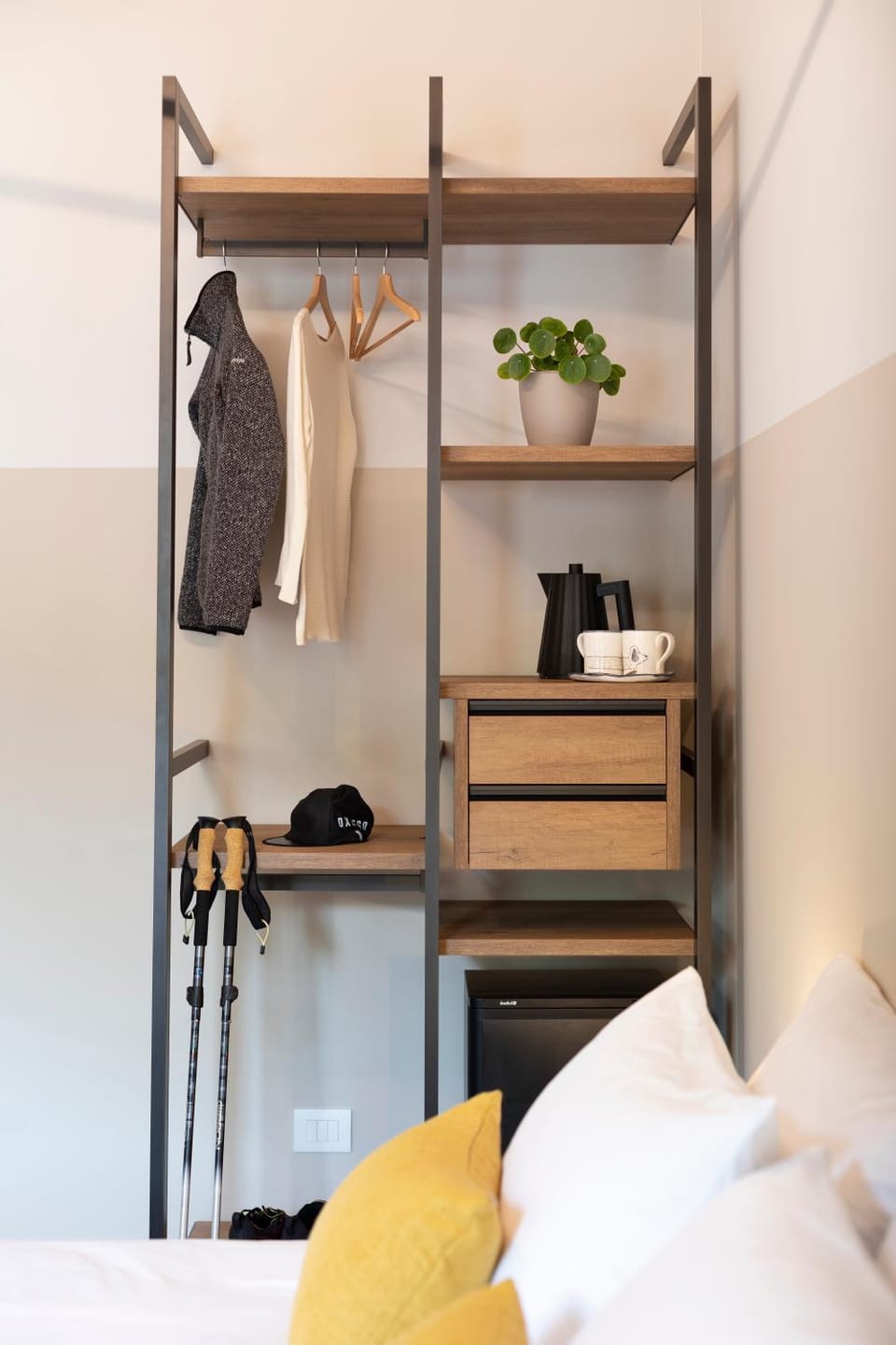 Photo of the whole room, Bedroom, microwave, wardrobe